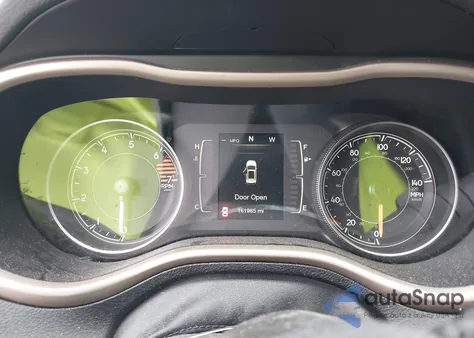 2016 Jeep Cherokee Latitude z USA, uszkodzony, nr VIN 1C4PJLCB0GW208137